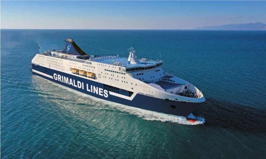 Ferry de Grimaldi Lines para Italia Bari Brindisi
